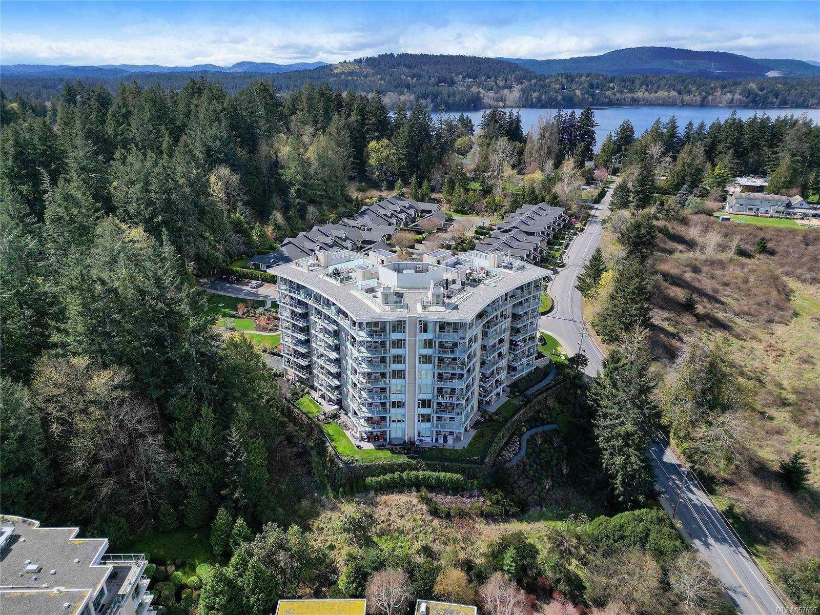 Saanich, BC V8Y 3K3,5388 Hill Rise Terr #203