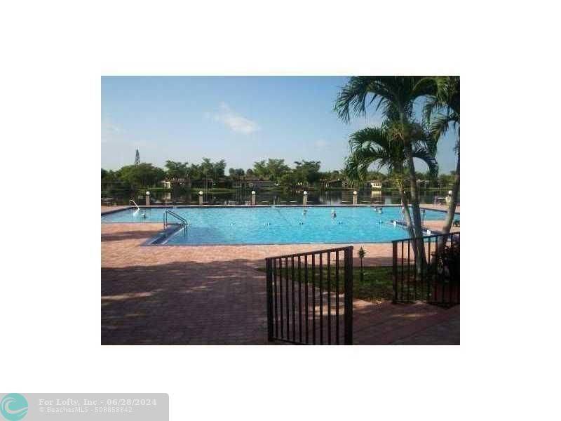 Hollywood, FL 33024,151 Berkley Rd  #305