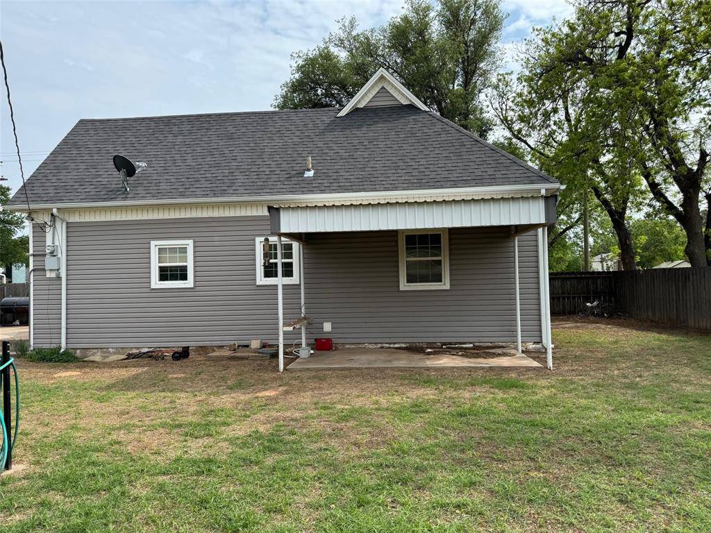 Seymour, TX 76380,510 W CUSTER Street