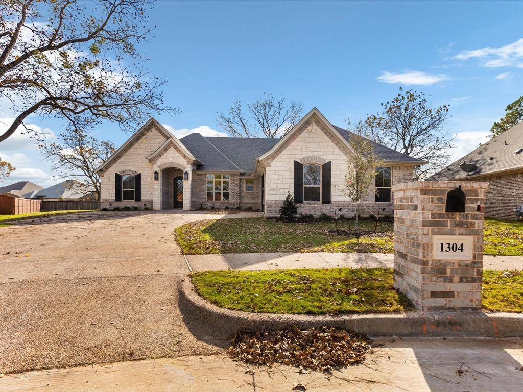 Granbury, TX 76048,1304 Joshua Way