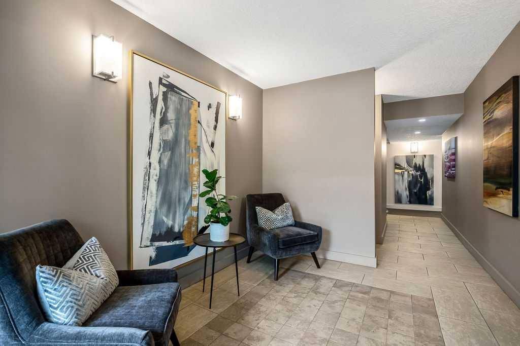 Calgary, AB T2N 0J1,716 3 AVE NW #307