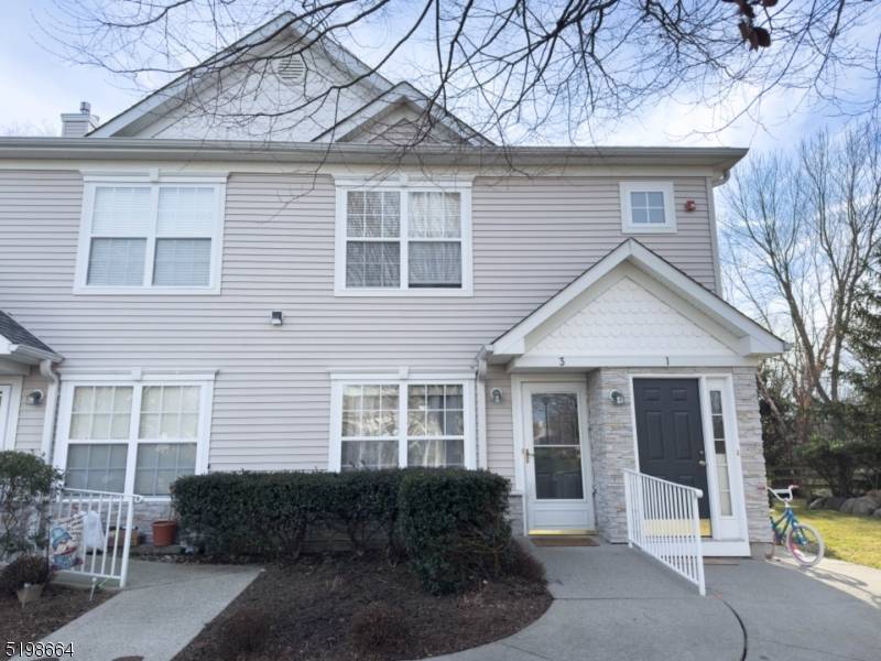 Roseland Boro, NJ 07068,3 Artho Ln