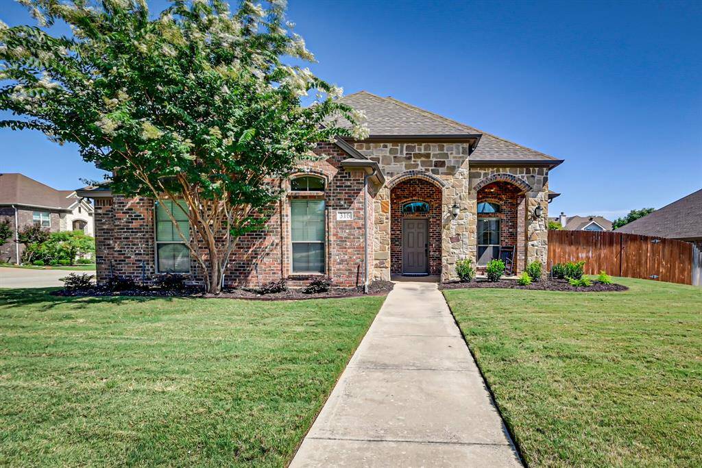 Kennedale, TX 76060,316 Autumnwood Court