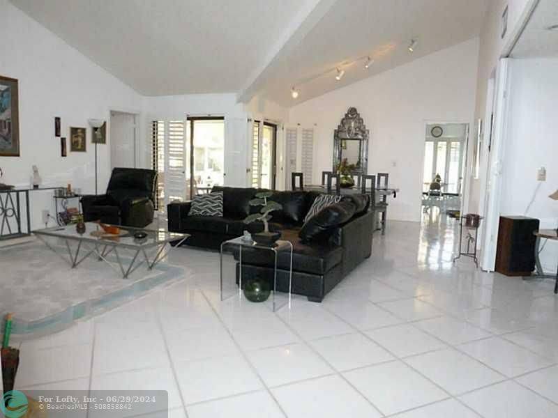 Tamarac, FL 33321,8105 PINE CIR  #27