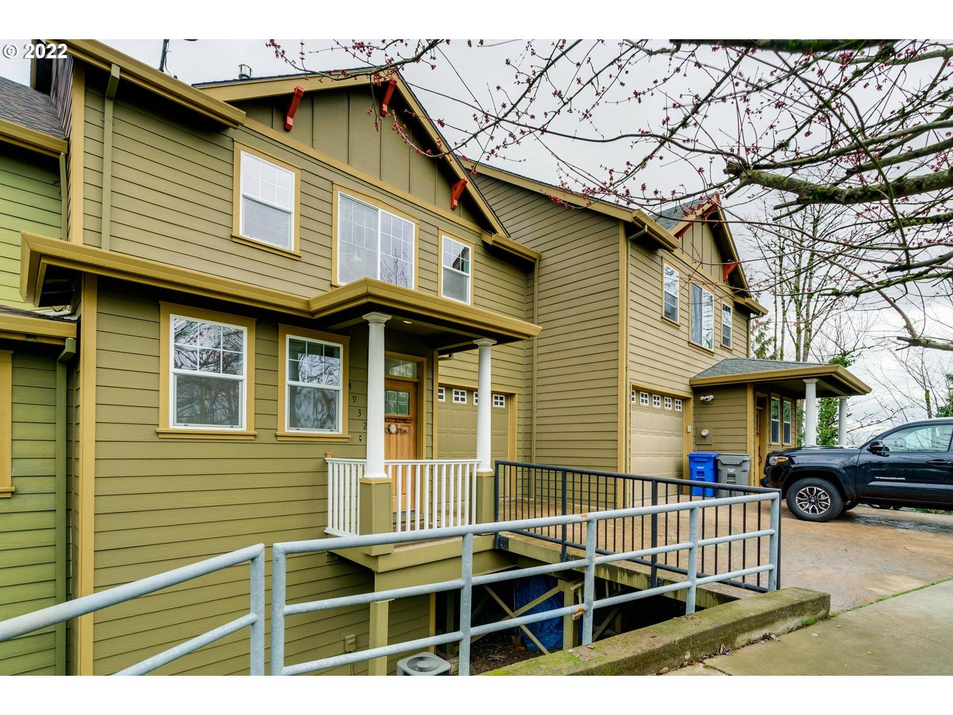 Portland, OR 97239,4932 S SLAVIN RD