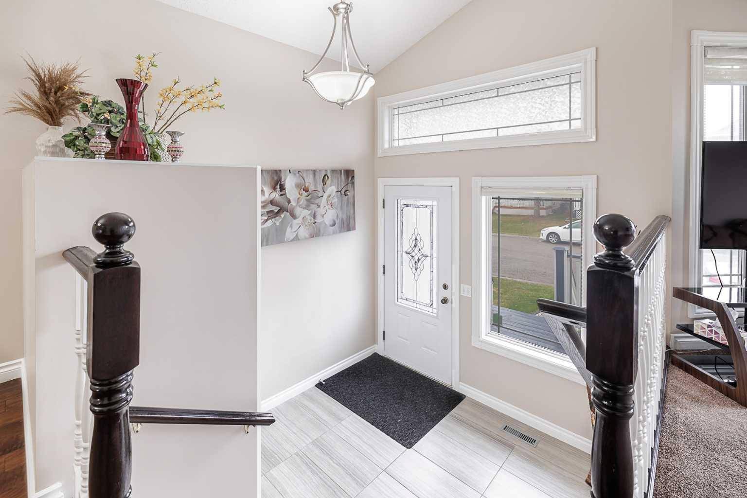 Calgary, AB T3J 3N3,60 Martinglen Mews NE