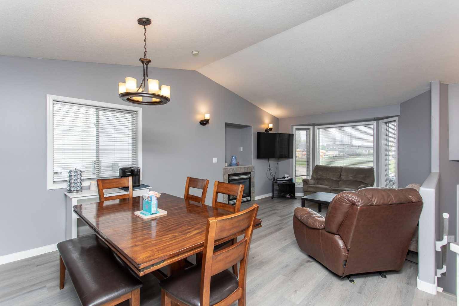 Lacombe, AB T4L 2L2,80 Elana CRES