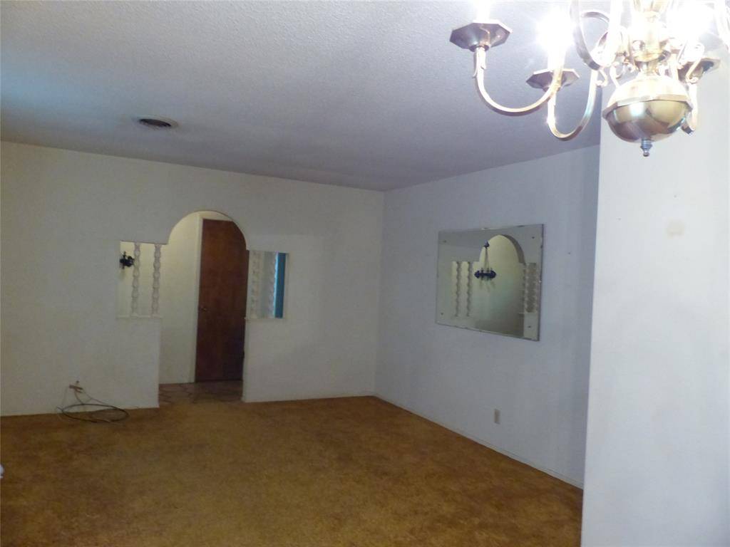 Brady, TX 76825,1113 W 12th