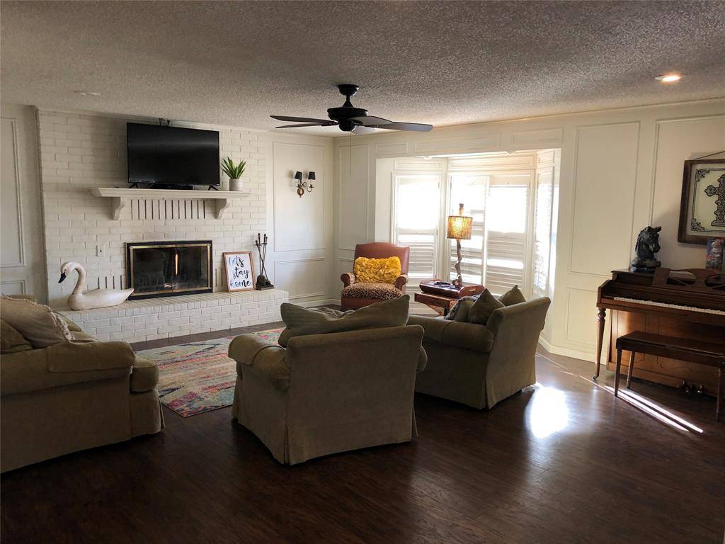 Jacksboro, TX 76458,1303 W Belknap Street