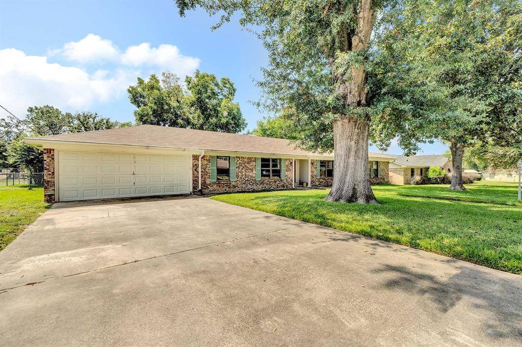 Mineola, TX 75773,210 Molly Lane