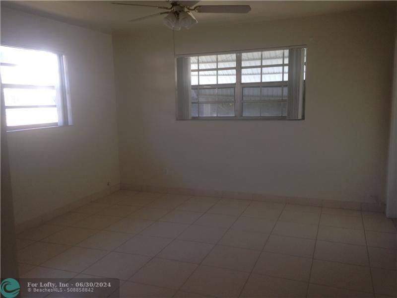 Dania Beach, FL 33004,117 SE 2ND AVE  #1-2