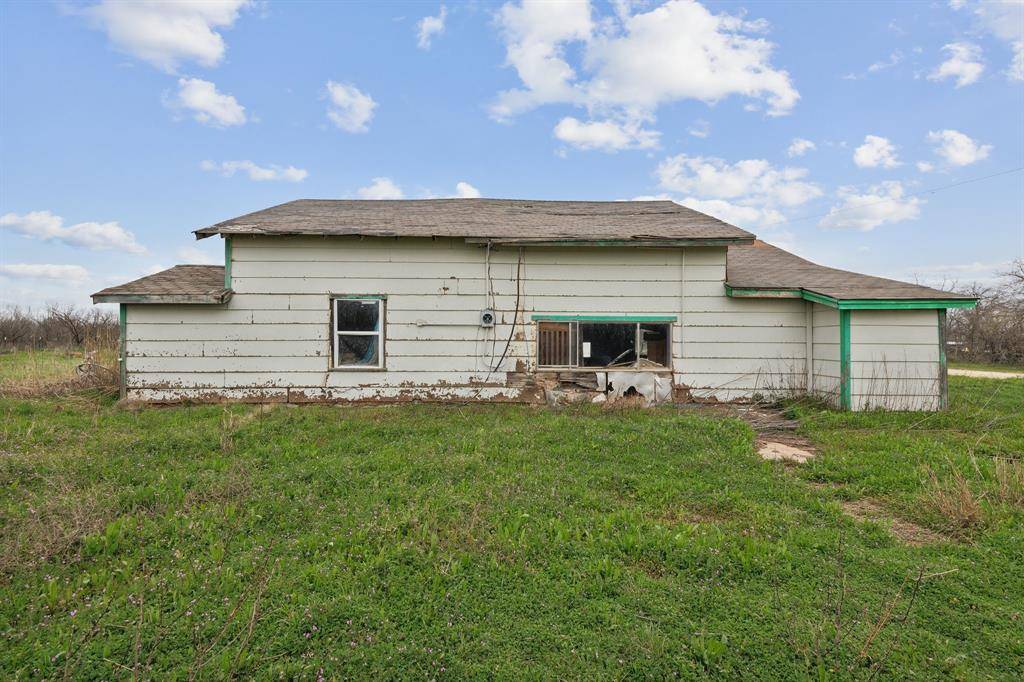 Crowell, TX 79227,516 W Dallas Street