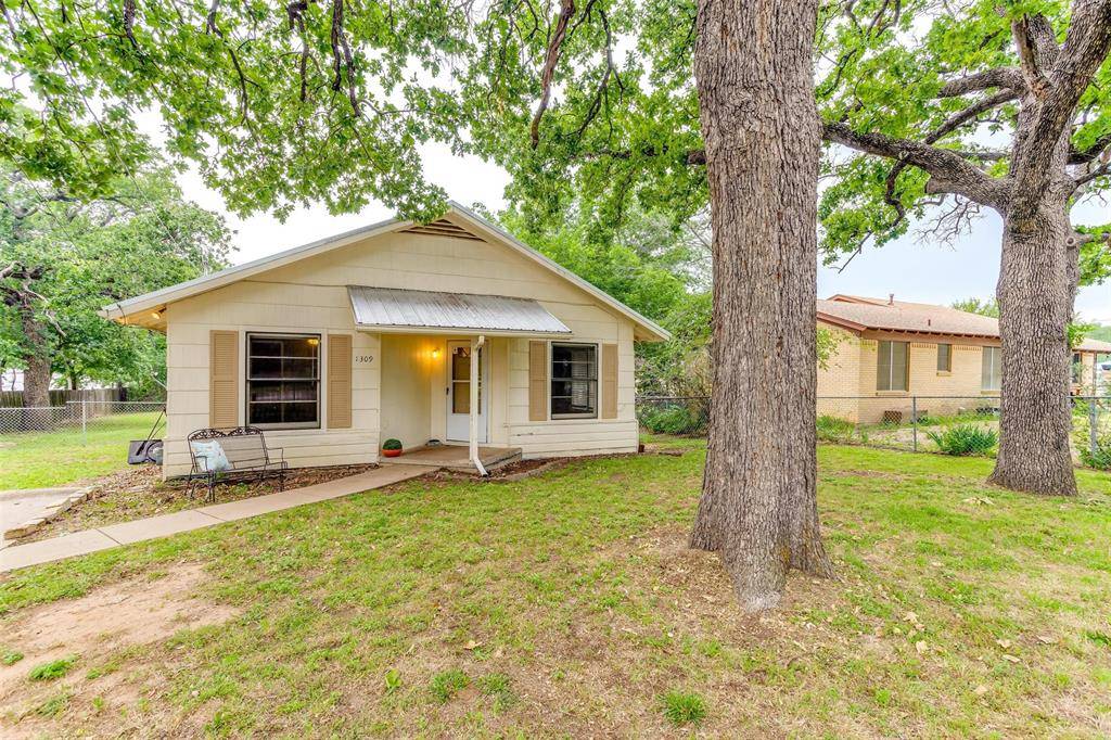 Weatherford, TX 76086,1309 N Elm Street