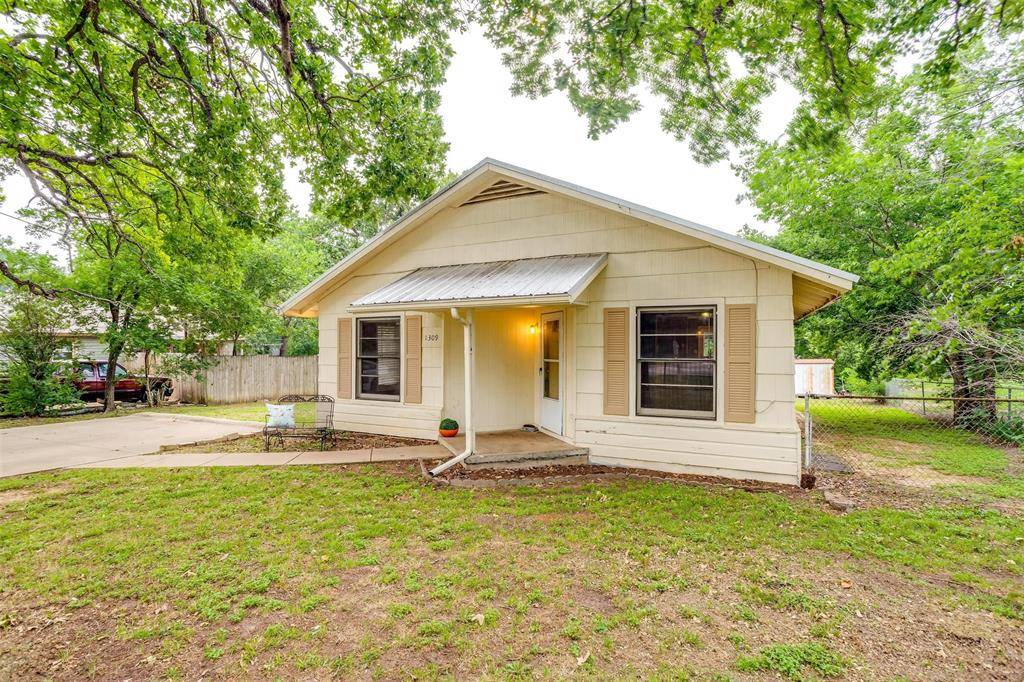 Weatherford, TX 76086,1309 N Elm Street