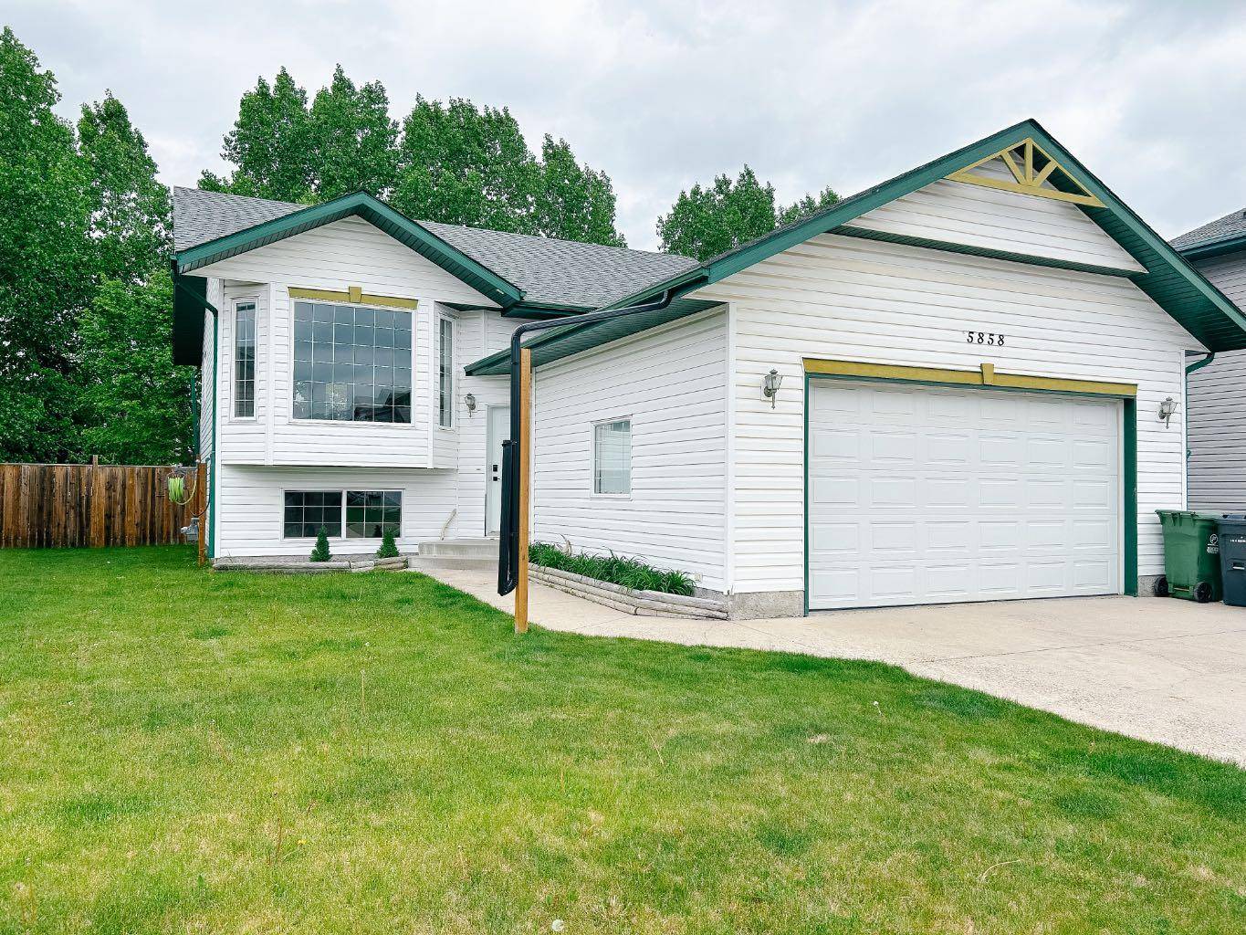 Rocky Mountain House, AB T4T1T3,5858 66 AVE