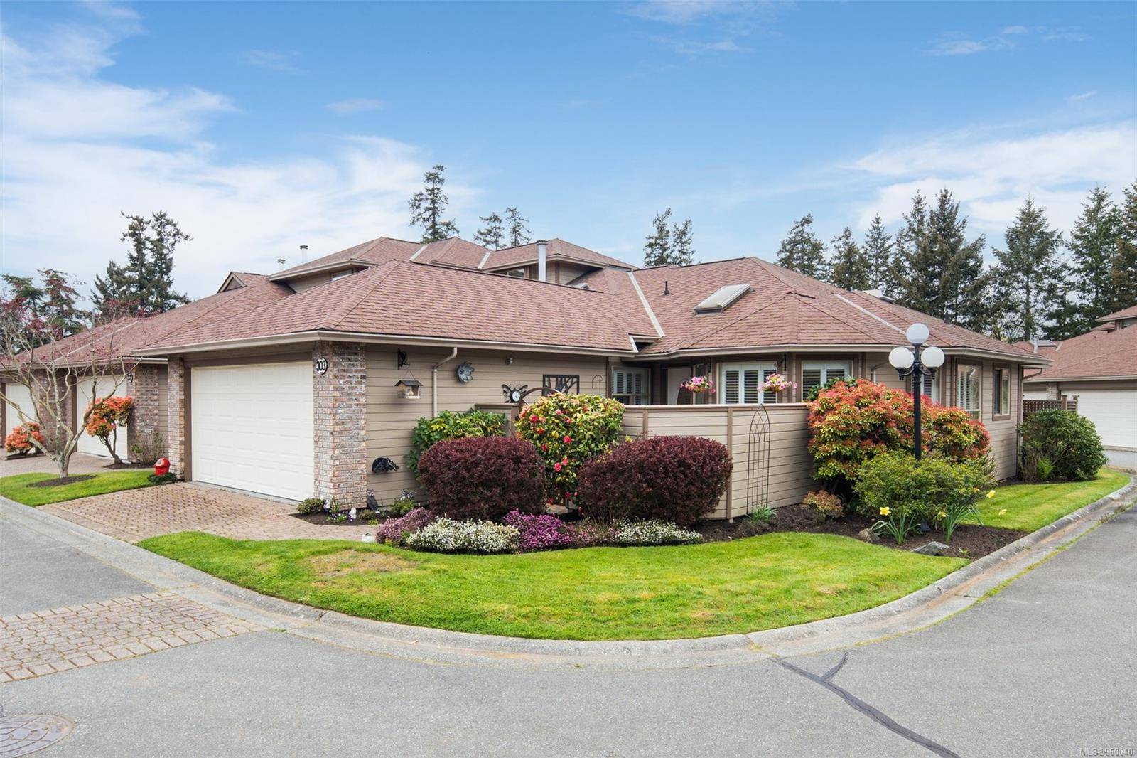 Saanich, BC V8Z 5M3,4515 Pipeline Rd #303