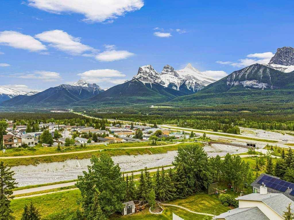 Canmore, AB T1W 1B5,252 Grizzly CRES