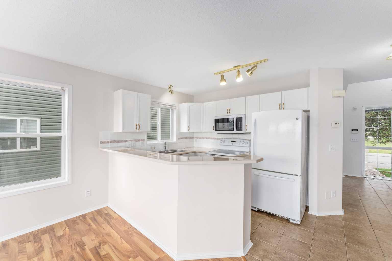 Calgary, AB T2Y 3J9,28 Somervale Close SW