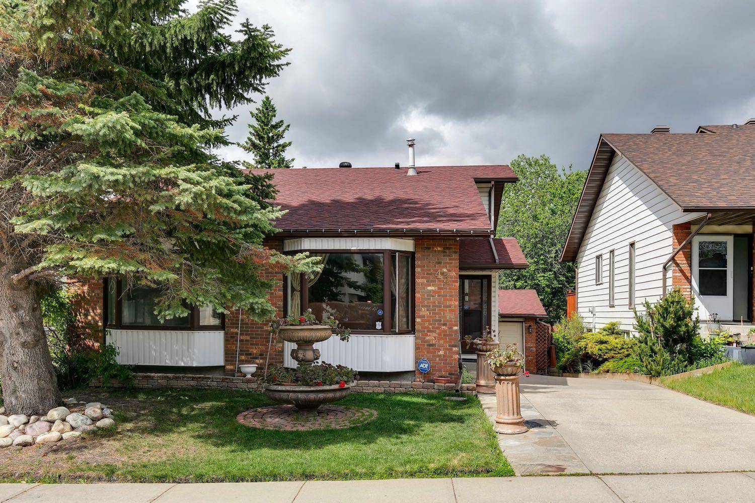 Calgary, AB T3G 1T7,43 Ranchridge CRES NW