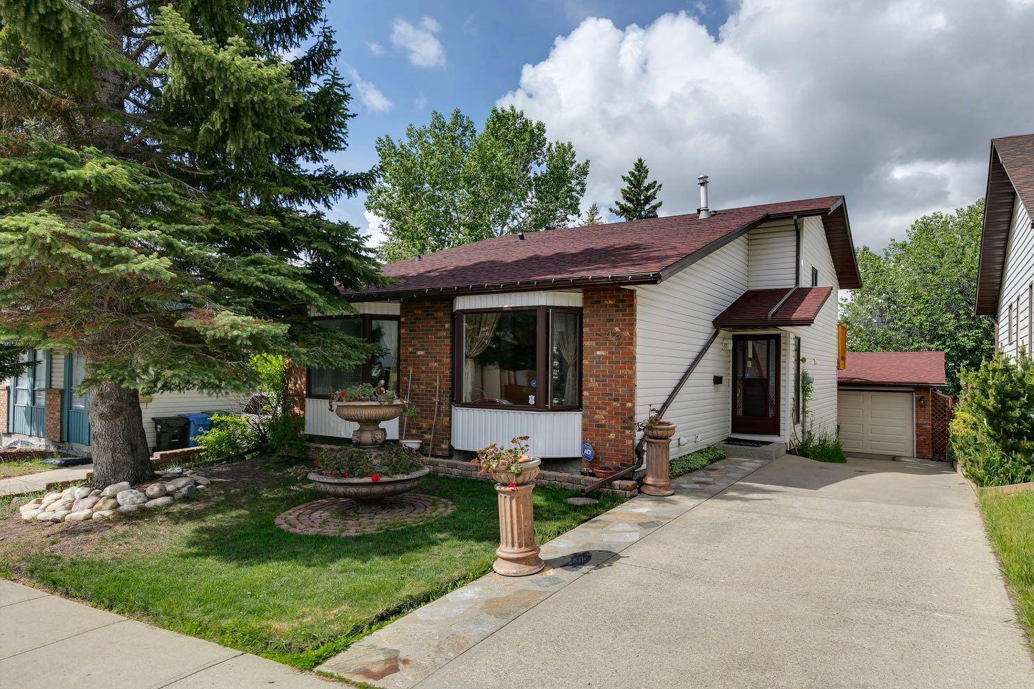 Calgary, AB T3G 1T7,43 Ranchridge CRES NW