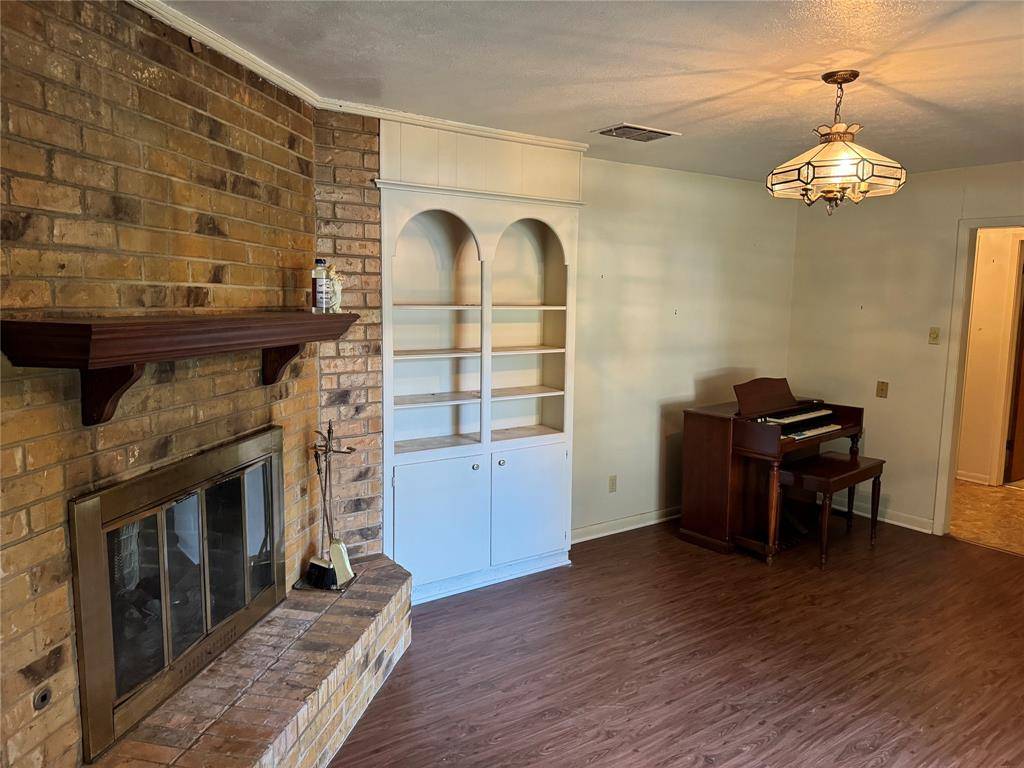 Kerens, TX 75144,208 SW 4th Street