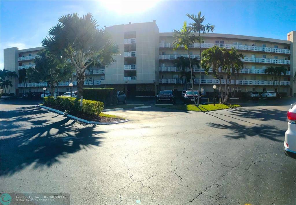 Dania Beach, FL 33004,170 SE 5th Ave  #405