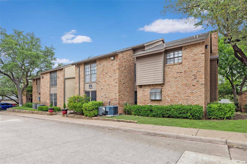 Dallas, TX 75248,15221 Berry Trail #203