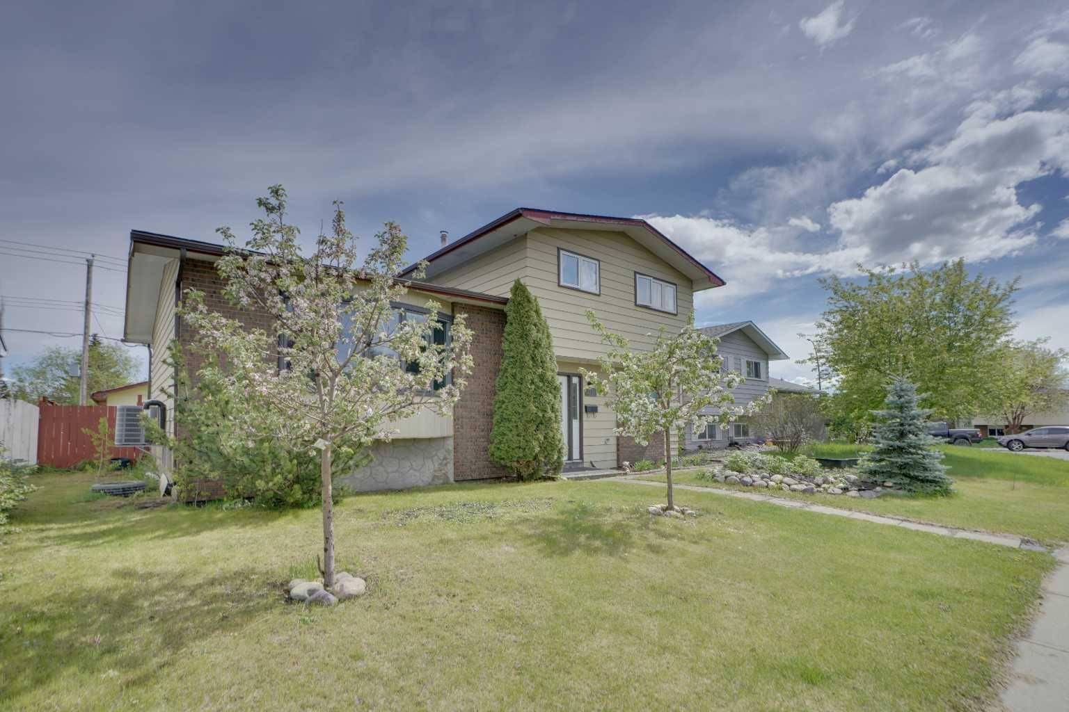 Calgary, AB T2J4E5,208 Queensland CIR SE