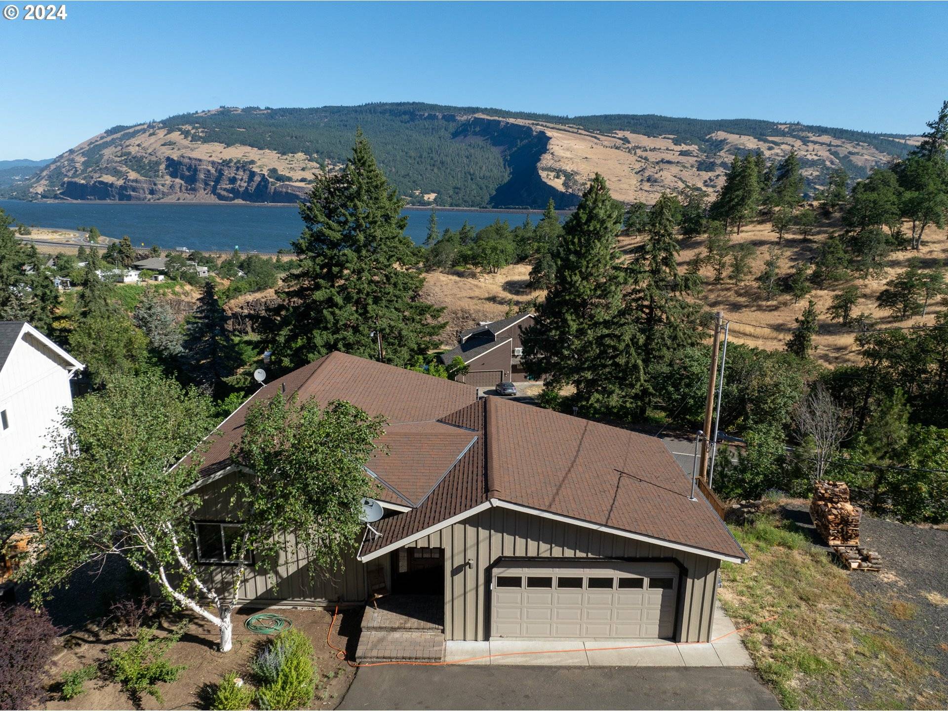 Mosier, OR 97040,409 HUSKEY RD