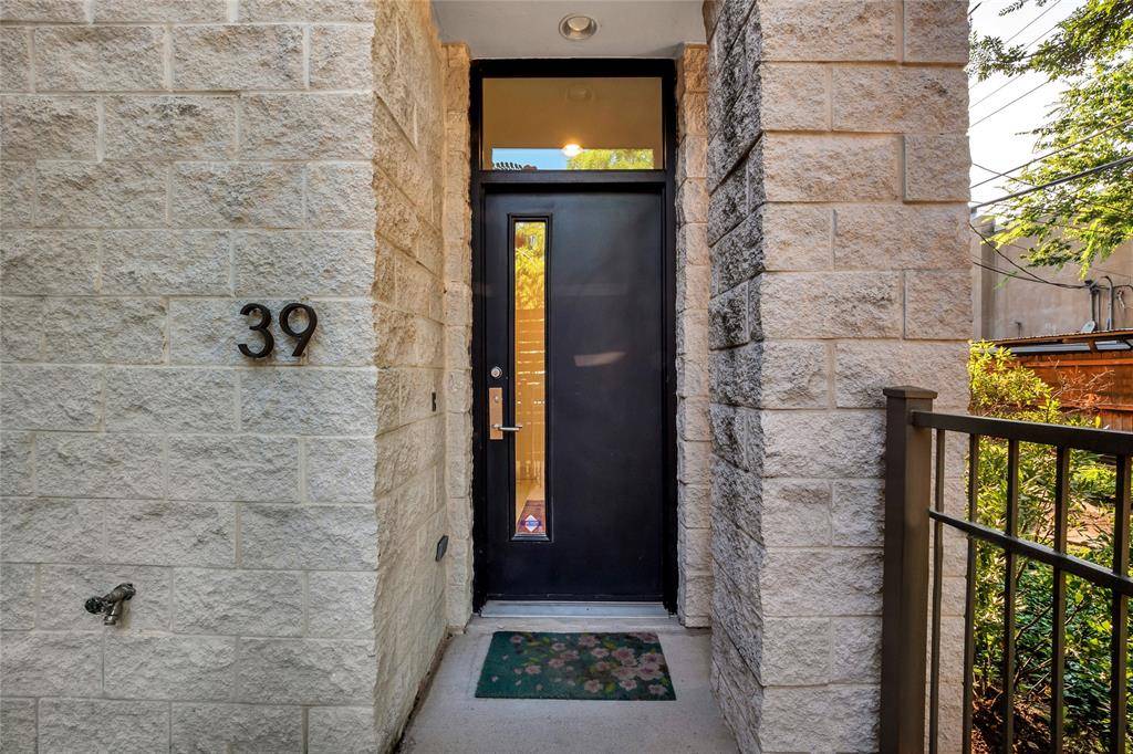 Dallas, TX 75219,4111 Newton Avenue #39