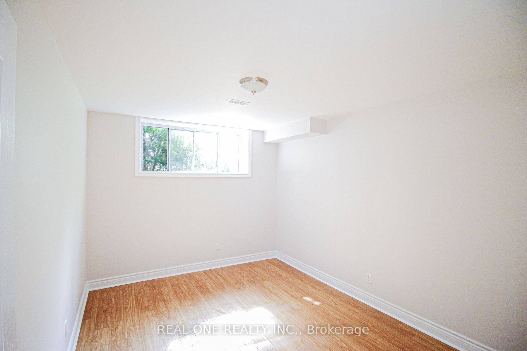 2523 Sharon Cres #B3, Mississauga, ON L5C 1Y9