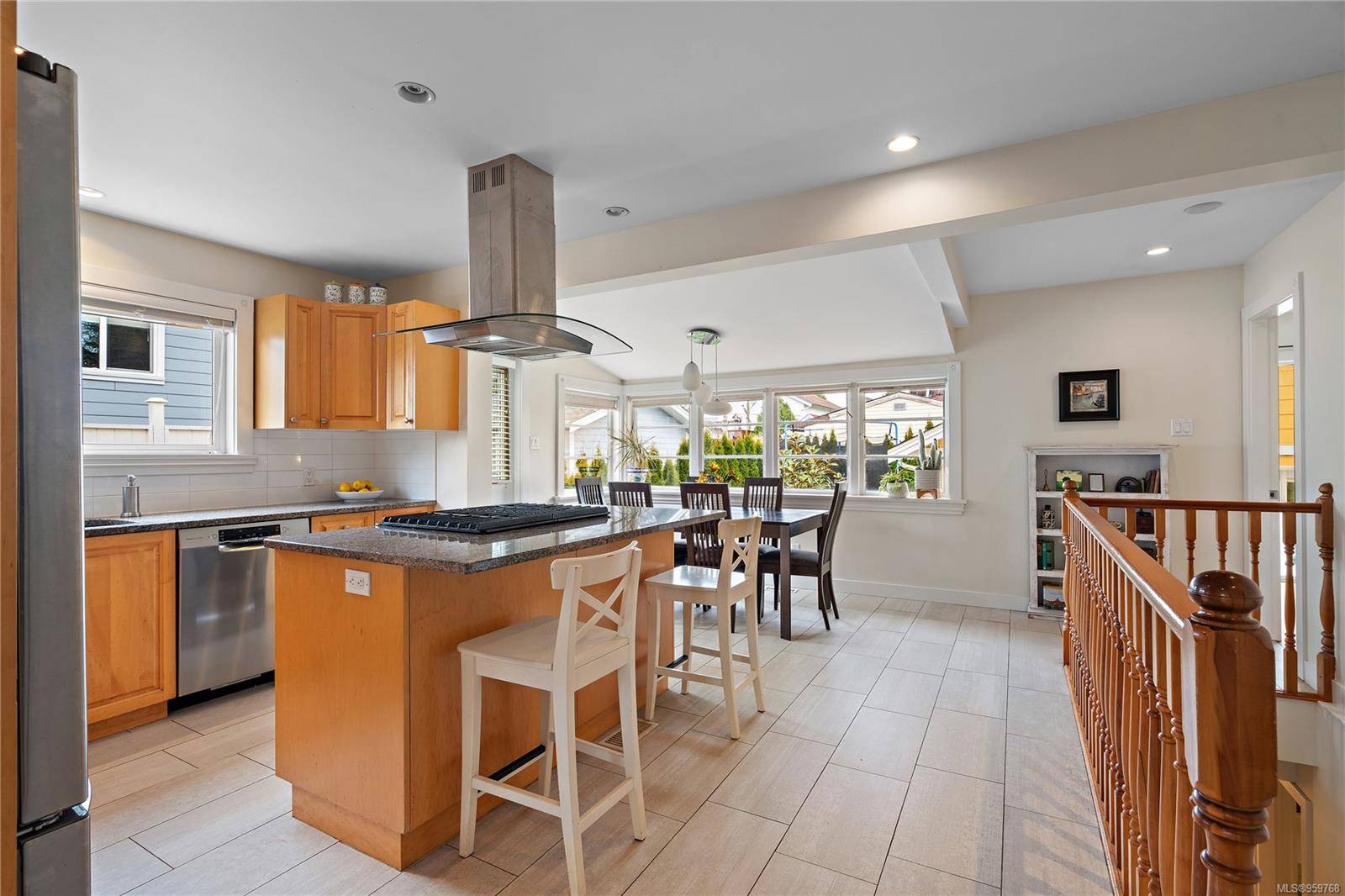 Saanich, BC V8Z 1J1,72 Regina Ave
