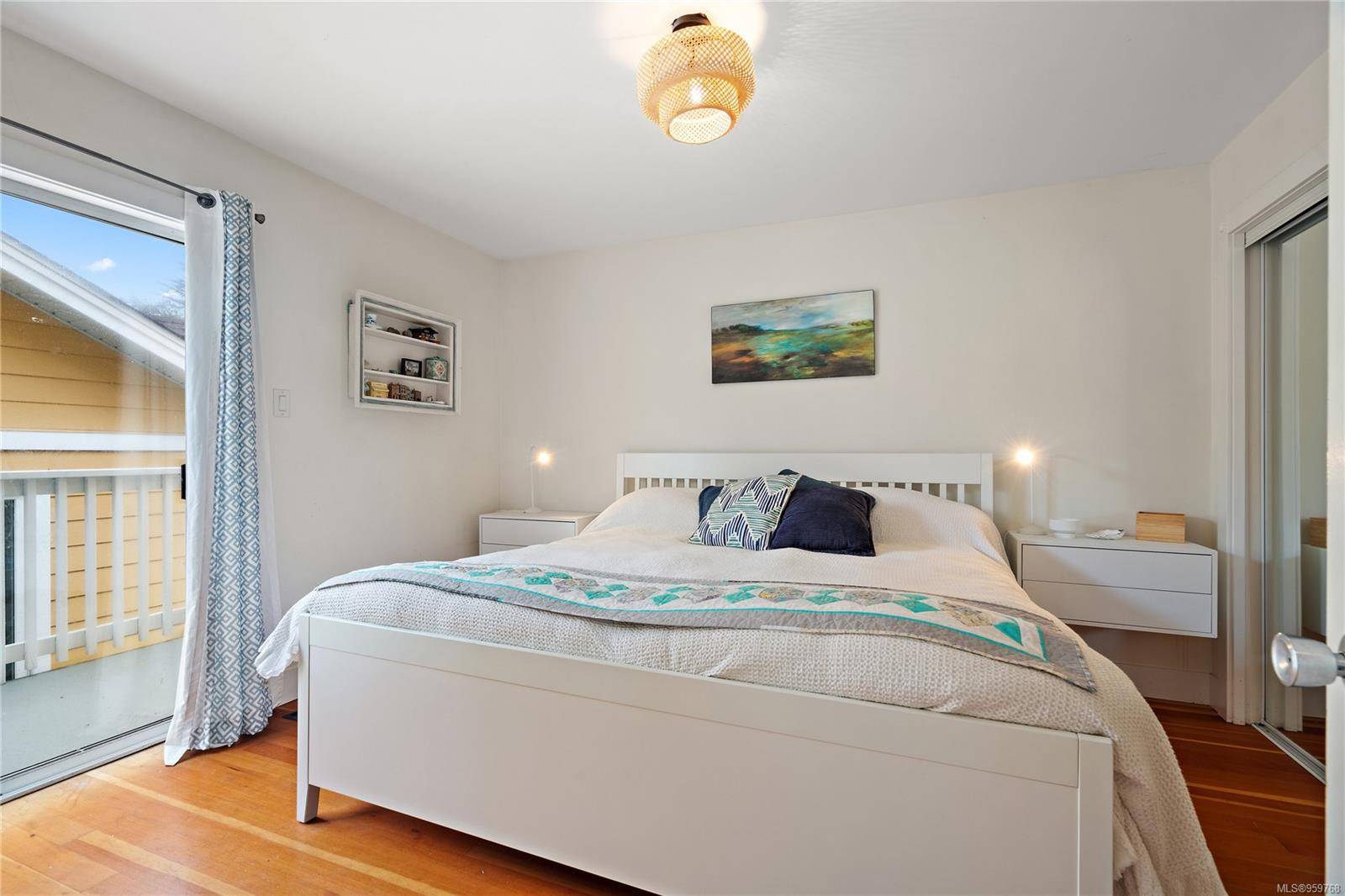 Saanich, BC V8Z 1J1,72 Regina Ave