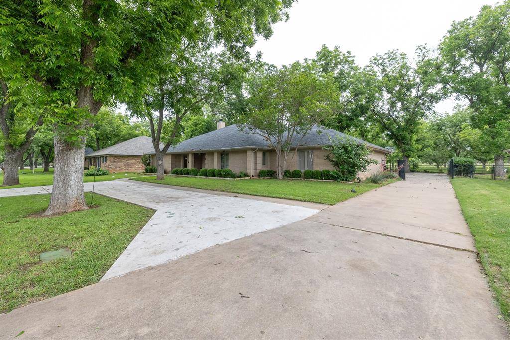 Granbury, TX 76049,7211 Westover Drive