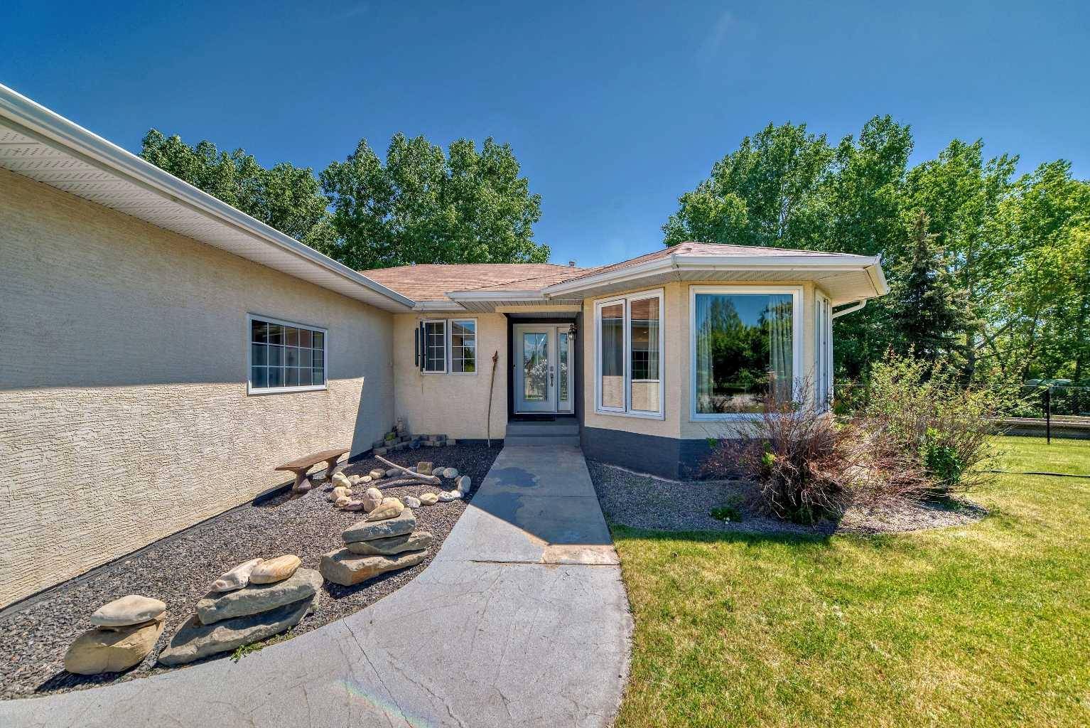 Carstairs, AB T0M 0N0,1107 Gleneagles DR