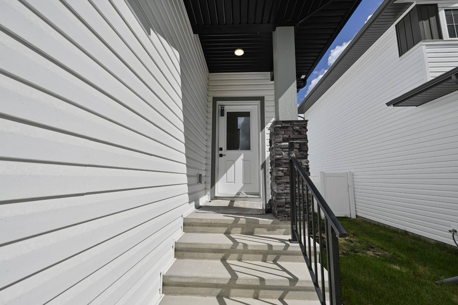 Penhold, AB T0M 1R0,84 Henderson CRES