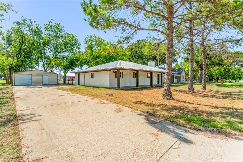 Gordon, TX 76453,107 Walnut Street