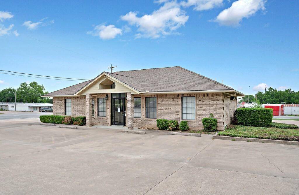 Clifton, TX 76634,411 E Hwy 22