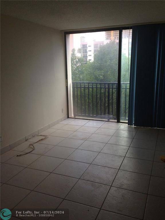 Sunny Isles Beach, FL 33160,17021 N Bay Rd  #518