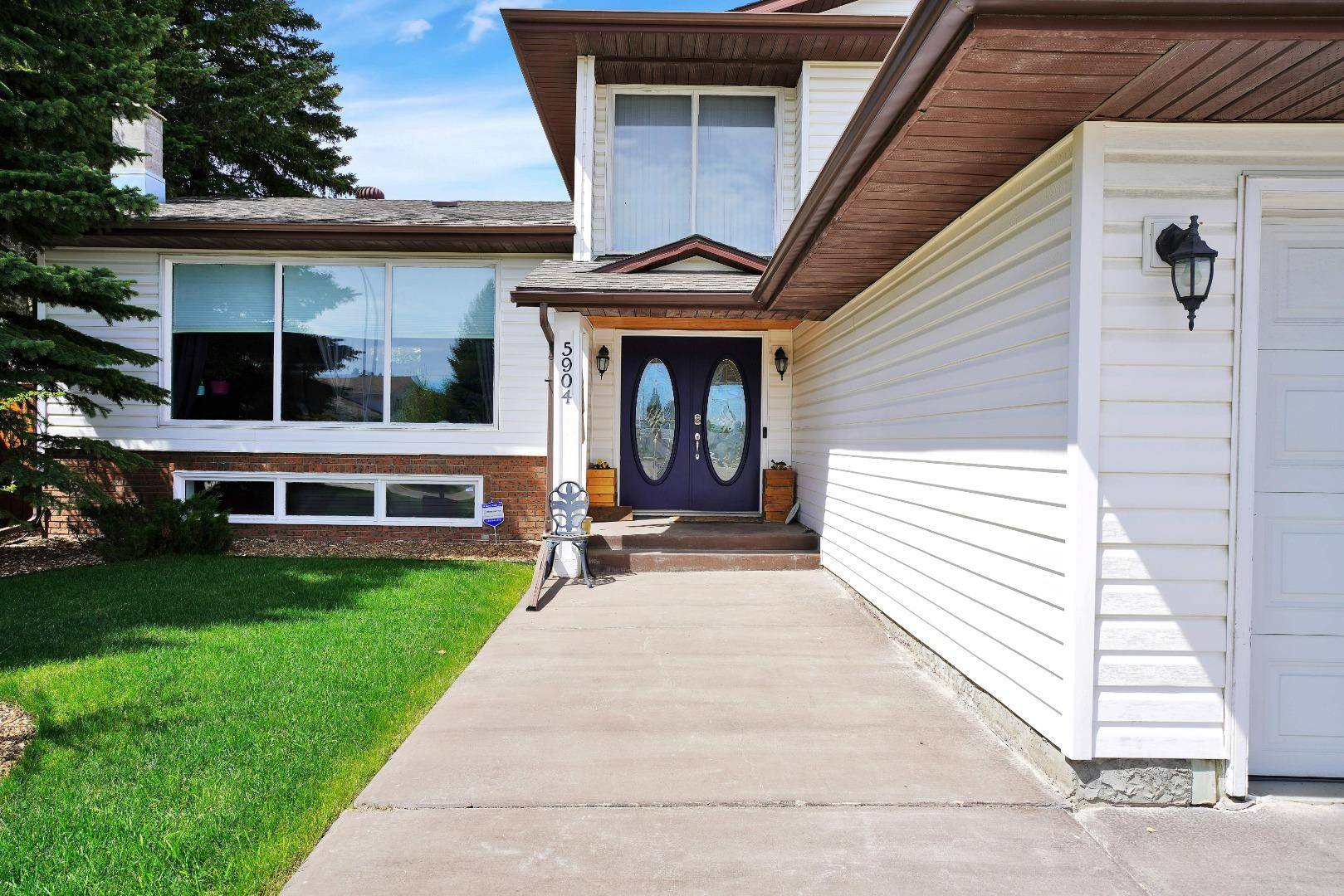 Rocky Mountain House, AB T4T 1J3,5904 56 Street