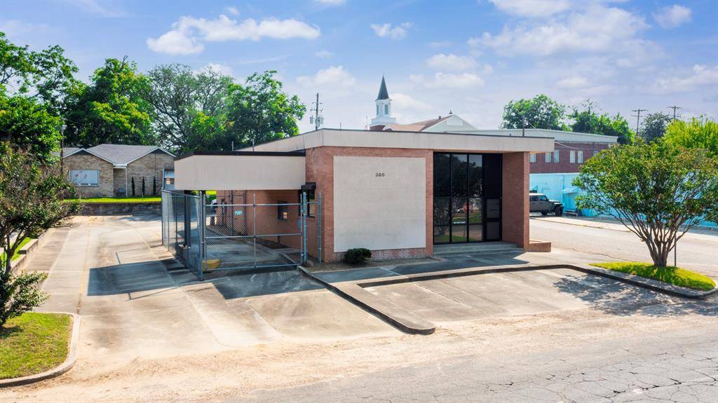 Gladewater, TX 75647,300 W Pacific Avenue