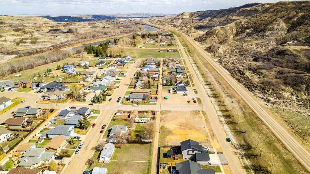 Drumheller, AB T0J 0Y0,572 Hunter DR