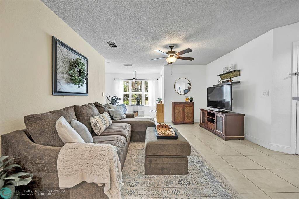 Pompano Beach, FL 33063,3410 Pinewalk Dr  #812