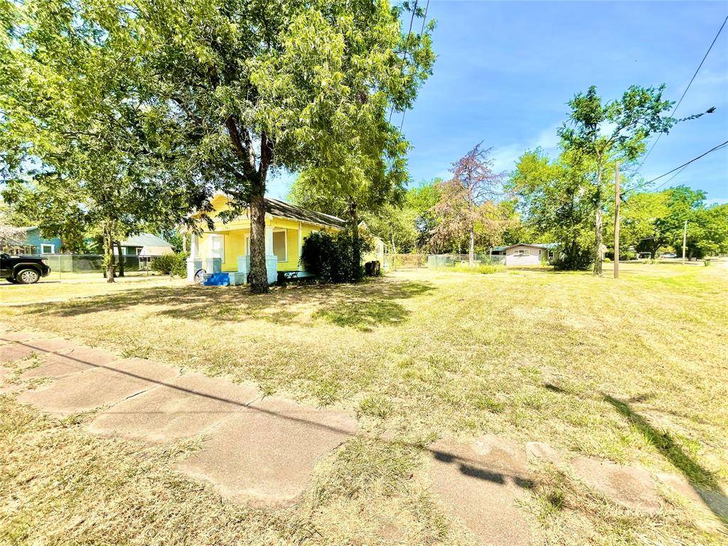 Groesbeck, TX 76642,207 N Archer Street