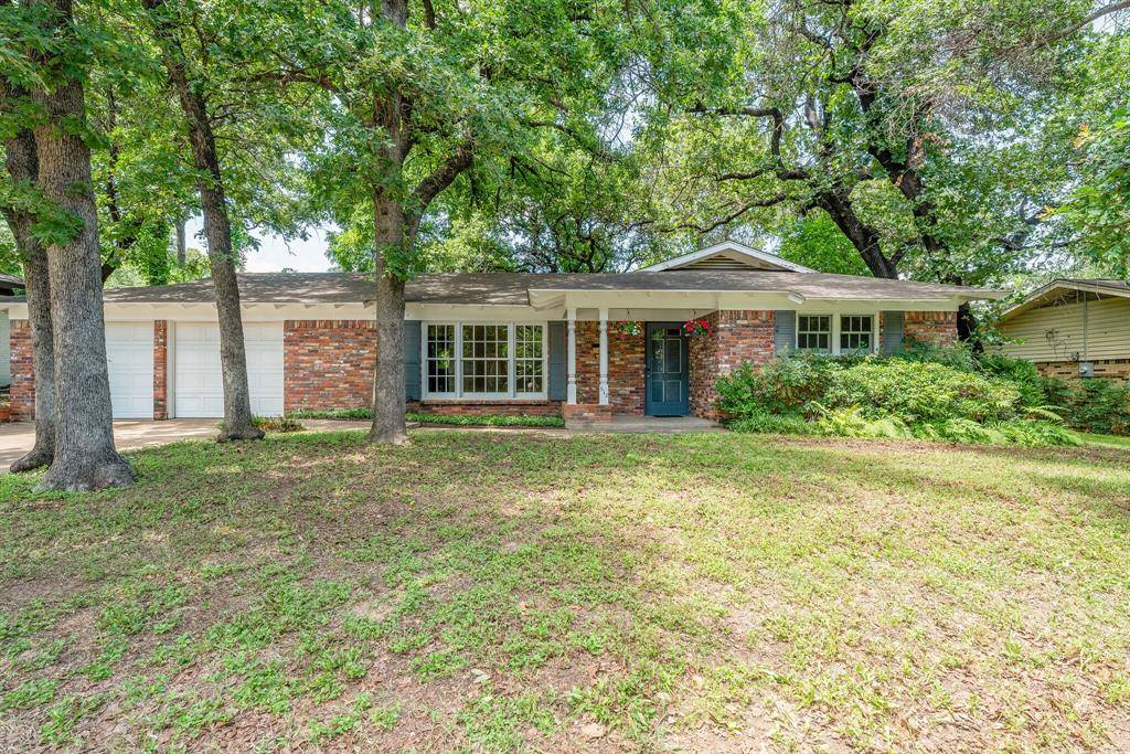 Hurst, TX 76053,612 Forest Lane