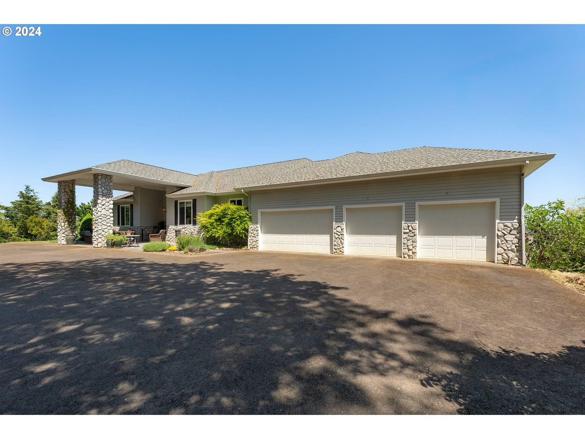 Roseburg, OR 97471,462 LILLIAN LN