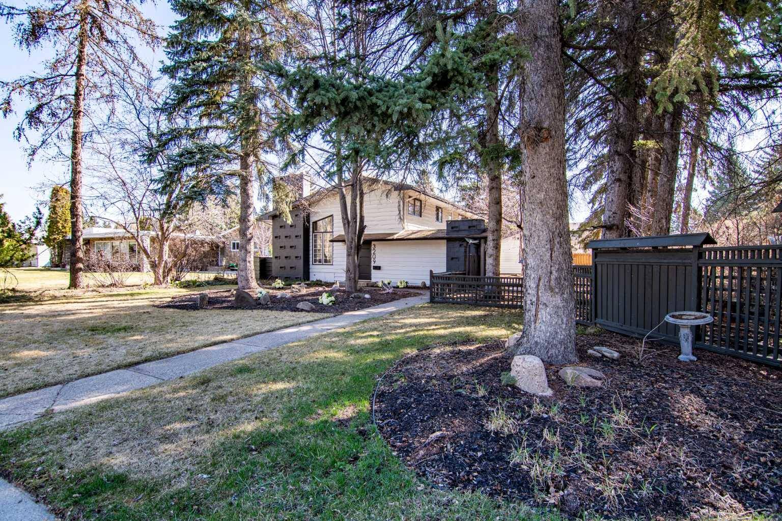 Red Deer, AB T4N 3N7,3209 Spruce DR