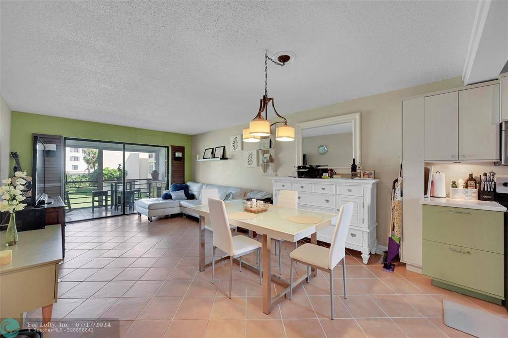 Boca Raton, FL 33428,9355 SW 8th St  #205