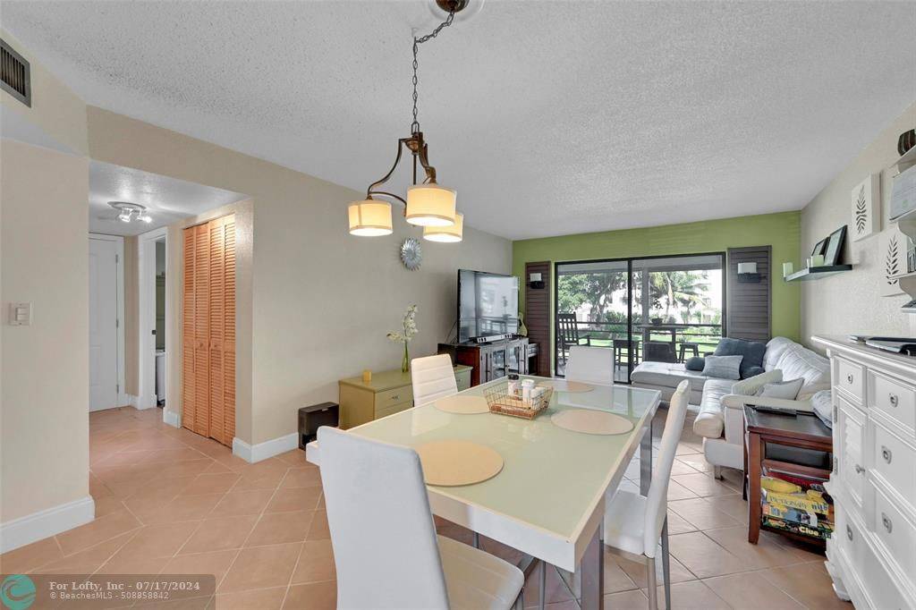 Boca Raton, FL 33428,9355 SW 8th St  #205