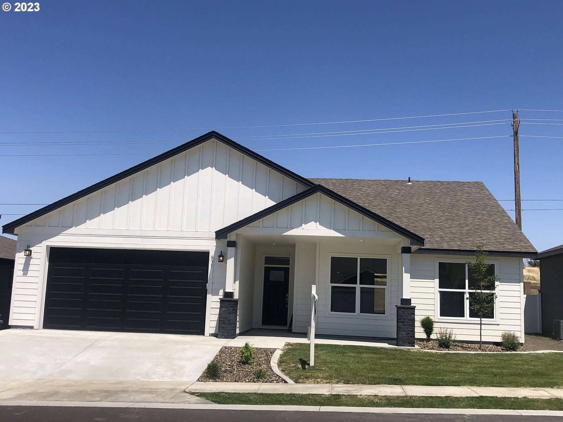 Hermiston, OR 97838,833 E AUTUMN AVE